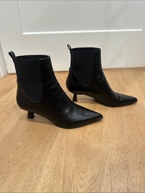 Chinese Laundry Black Pointed Toe Kitten Heel Ankle Boots